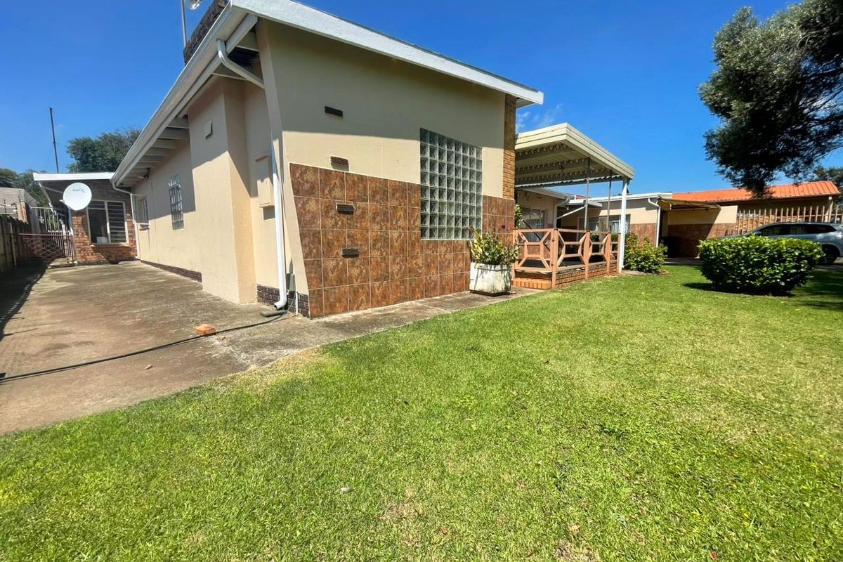 Massive Family Home - Photo 2