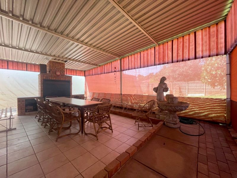 Massive Family Home - Photo 7