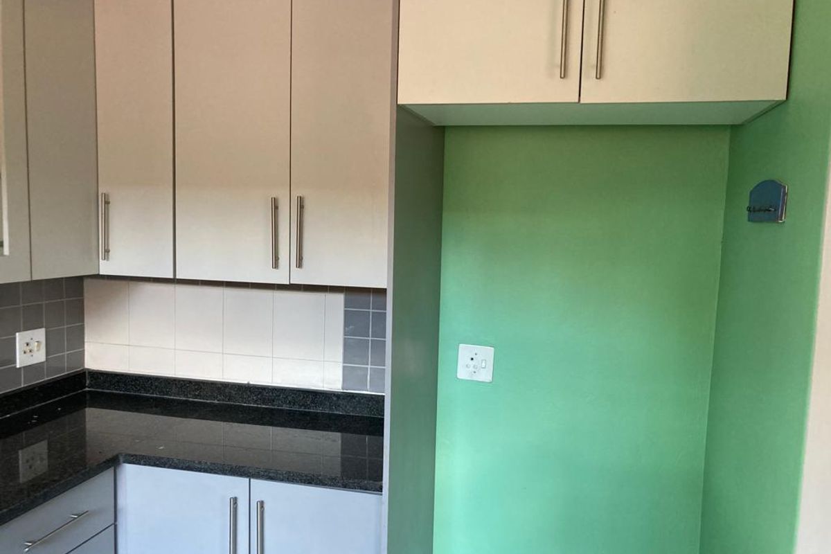 3 Bed Simplex in Garsfontein - Photo 3