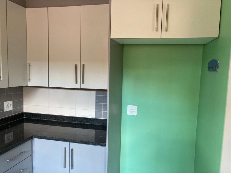 3 Bed Simplex in Garsfontein - Photo 3