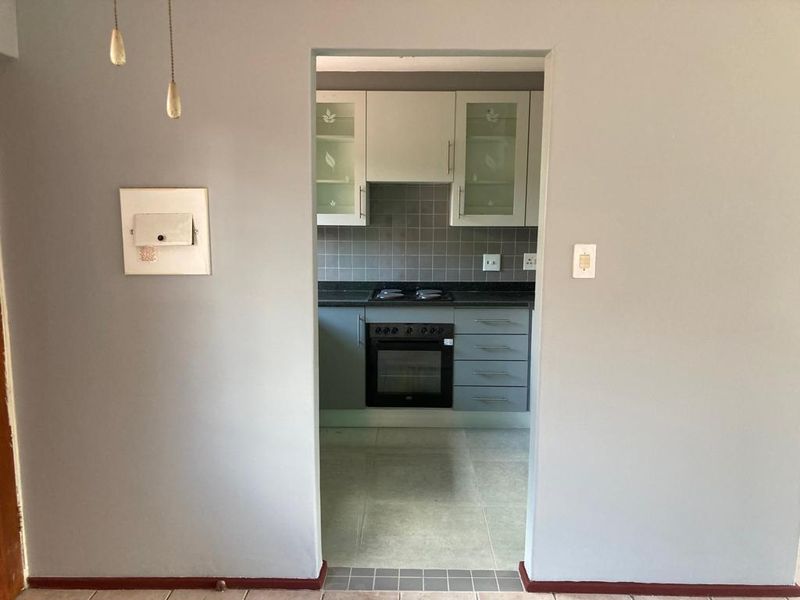 3 Bed Simplex in Garsfontein - Photo 10