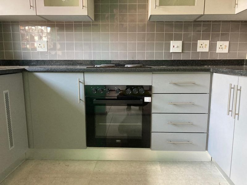 3 Bed Simplex in Garsfontein - Photo 9