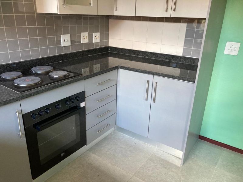 3 Bed Simplex in Garsfontein - Photo 8