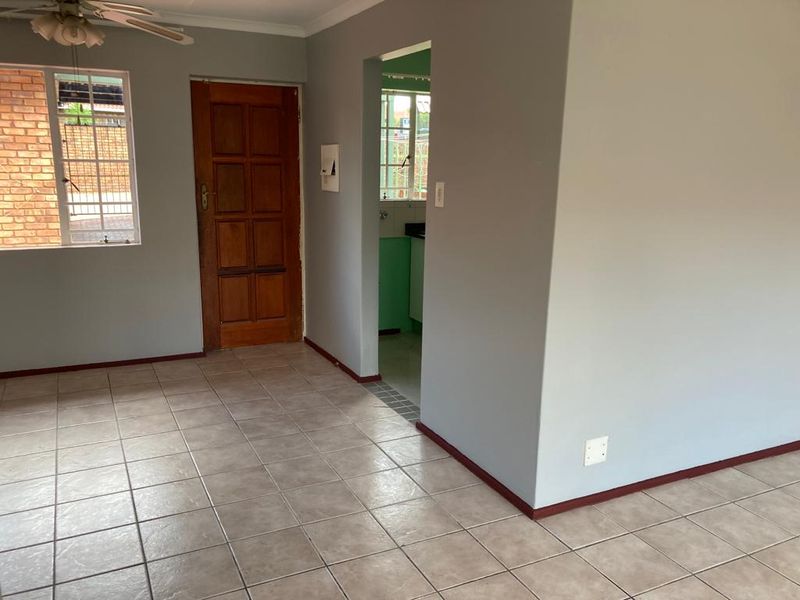 3 Bed Simplex in Garsfontein - Photo 7