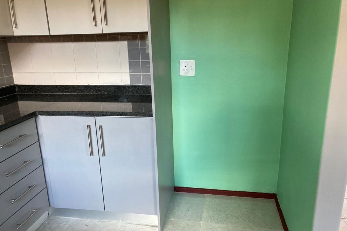 3 Bed Simplex in Garsfontein - Photo 4