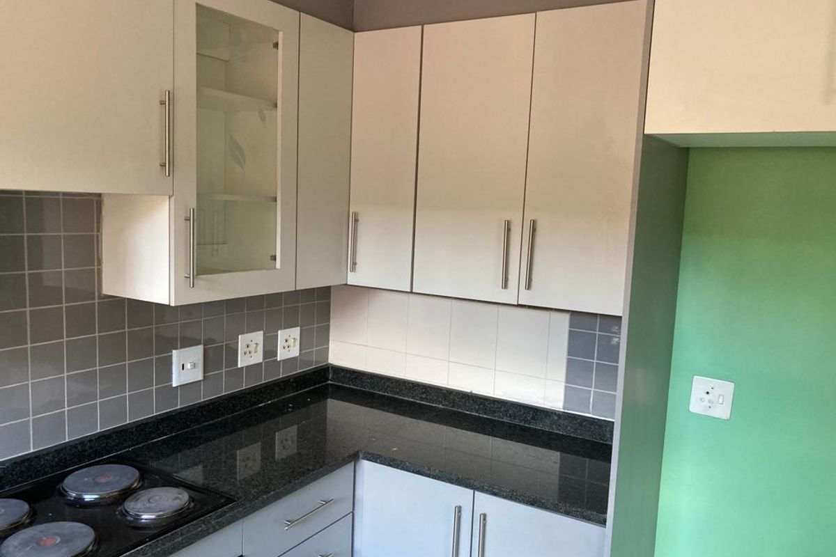 3 Bed Simplex in Garsfontein - Photo 2