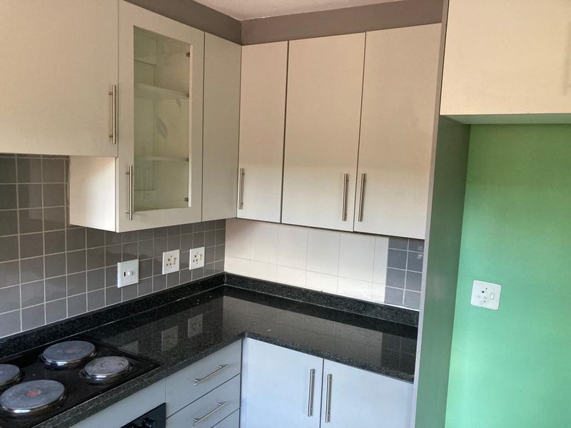 3 Bed Simplex in Garsfontein - Photo 2