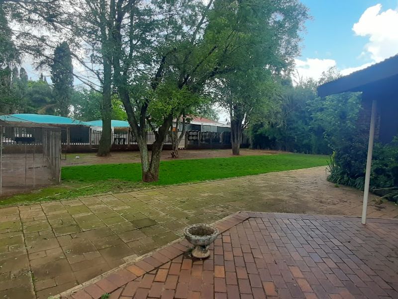 Main Property and Yard with warehouse! - Photo 3