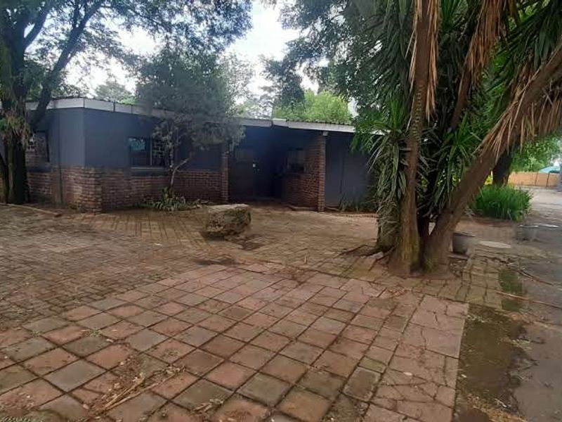 Main Property and Yard with warehouse! - Photo 6