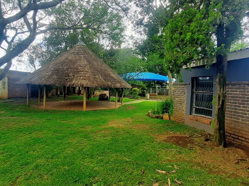 Main Property and Yard with warehouse! - Photo 2