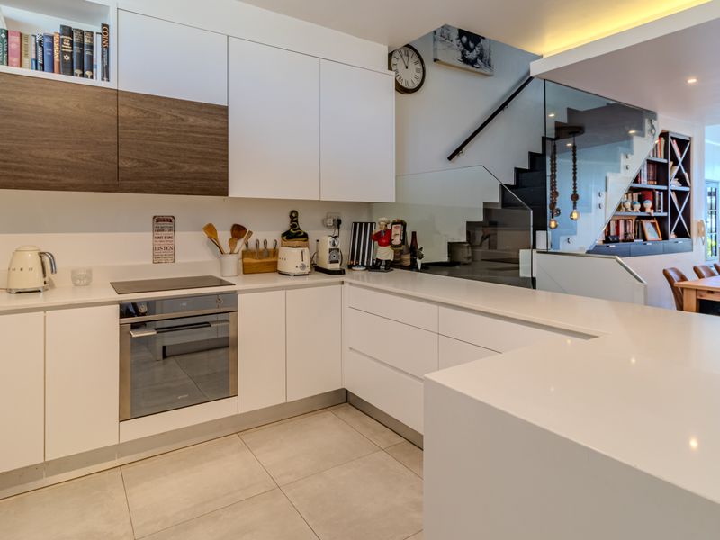 Apartment For Sale In Cape Town - Photo 10