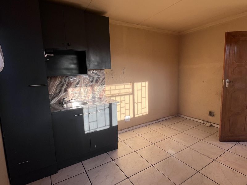 House Rental Monthly In Witbank - Photo 2