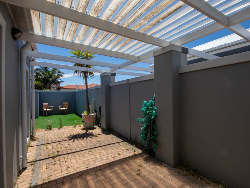 Modern Family Home in Parklands to Let - Photo 9