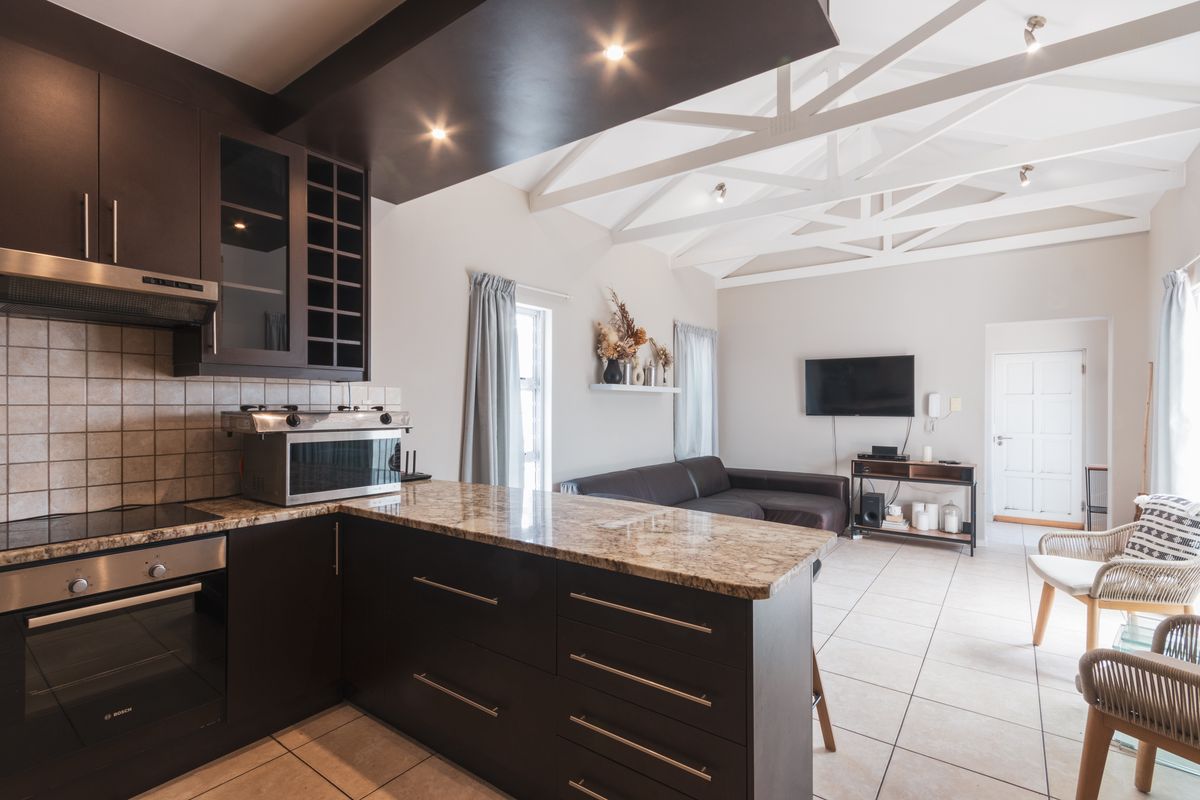 Modern Family Home in Parklands to Let - Photo 5