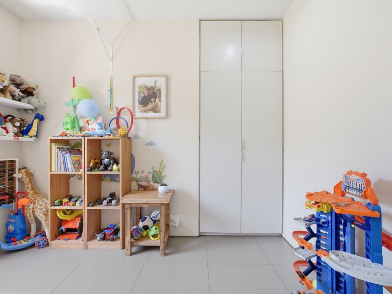 Beautiful 3 Bedroom Home in Dunkirk Estate - Photo 8