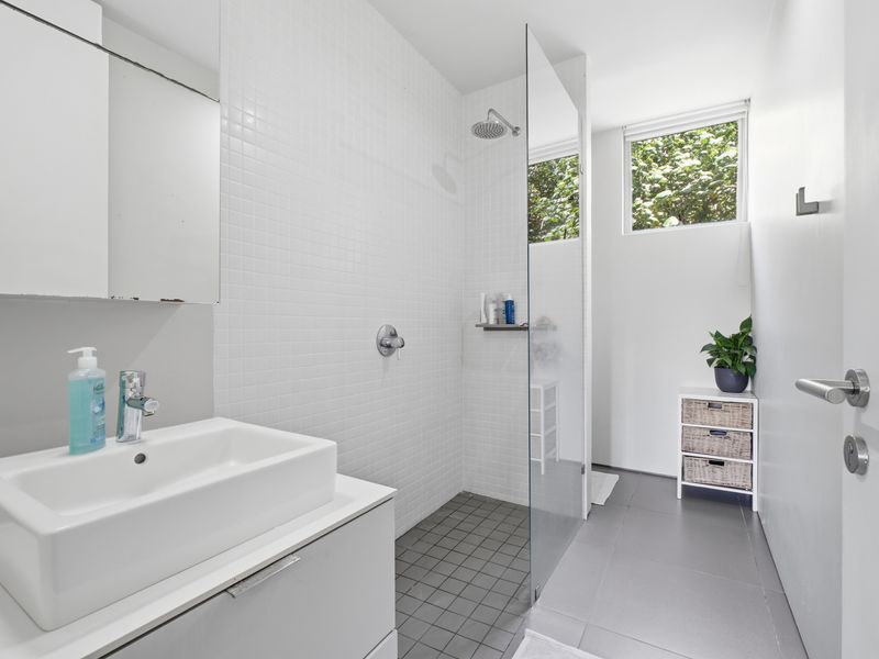 Beautiful 3 Bedroom Home in Dunkirk Estate - Photo 3