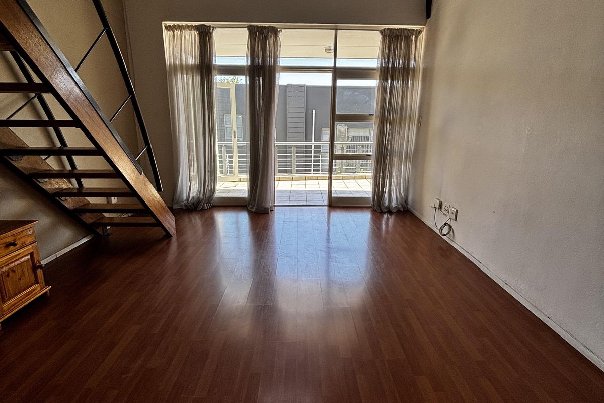 Incredible 2 bed plus loft spacious apartment - Photo 4