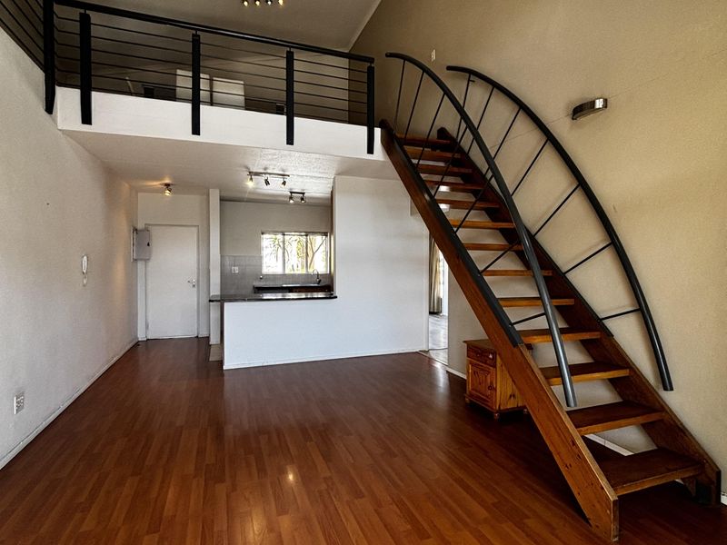 Incredible 2 bed plus loft spacious apartment - Photo 2