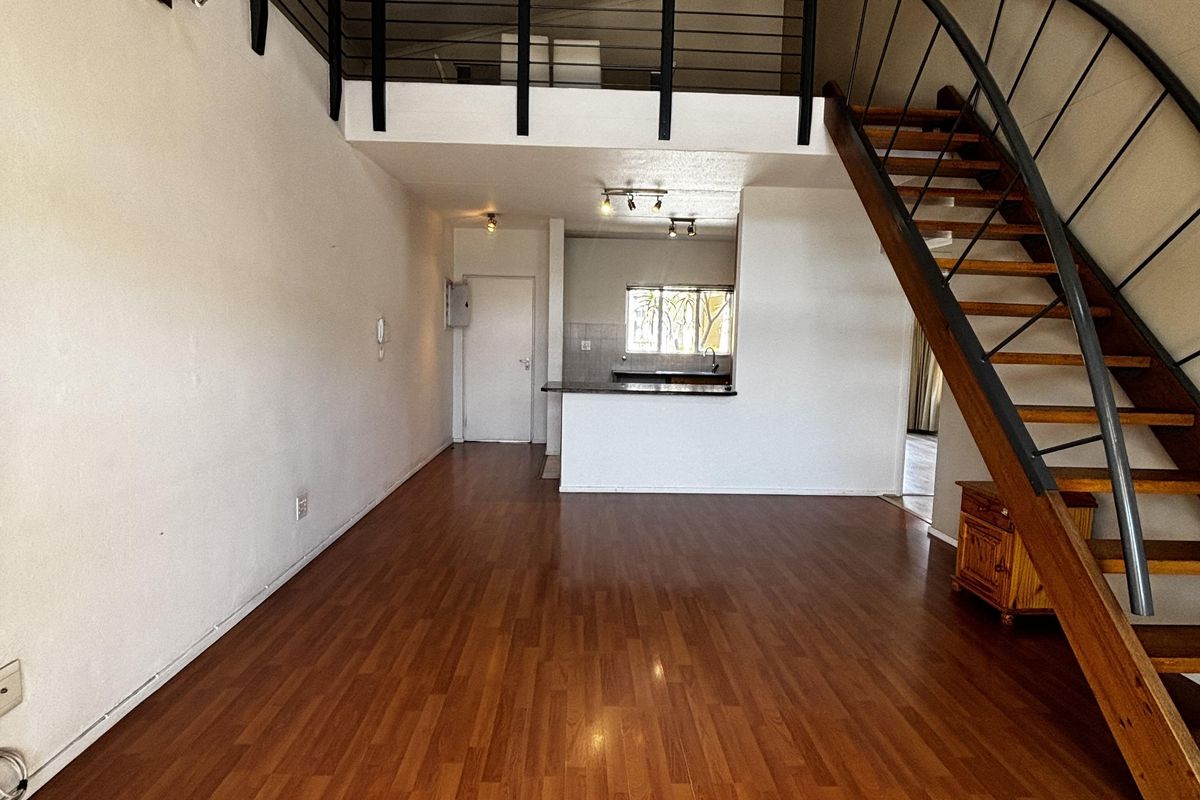 Incredible 2 bed plus loft spacious apartment - Photo 3