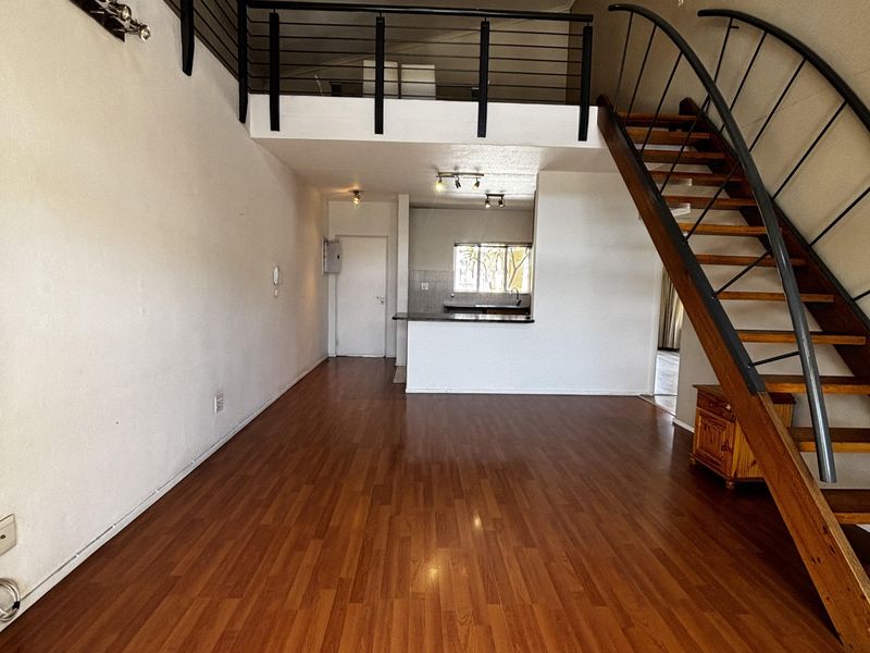 Incredible 2 bed plus loft spacious apartment - Photo 3
