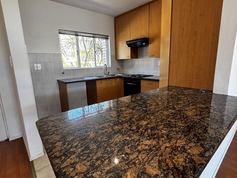 Incredible 2 bed plus loft spacious apartment - Photo 5