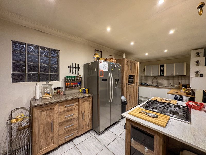 Impeccable Property In Sherwood Gardens - Photo 10