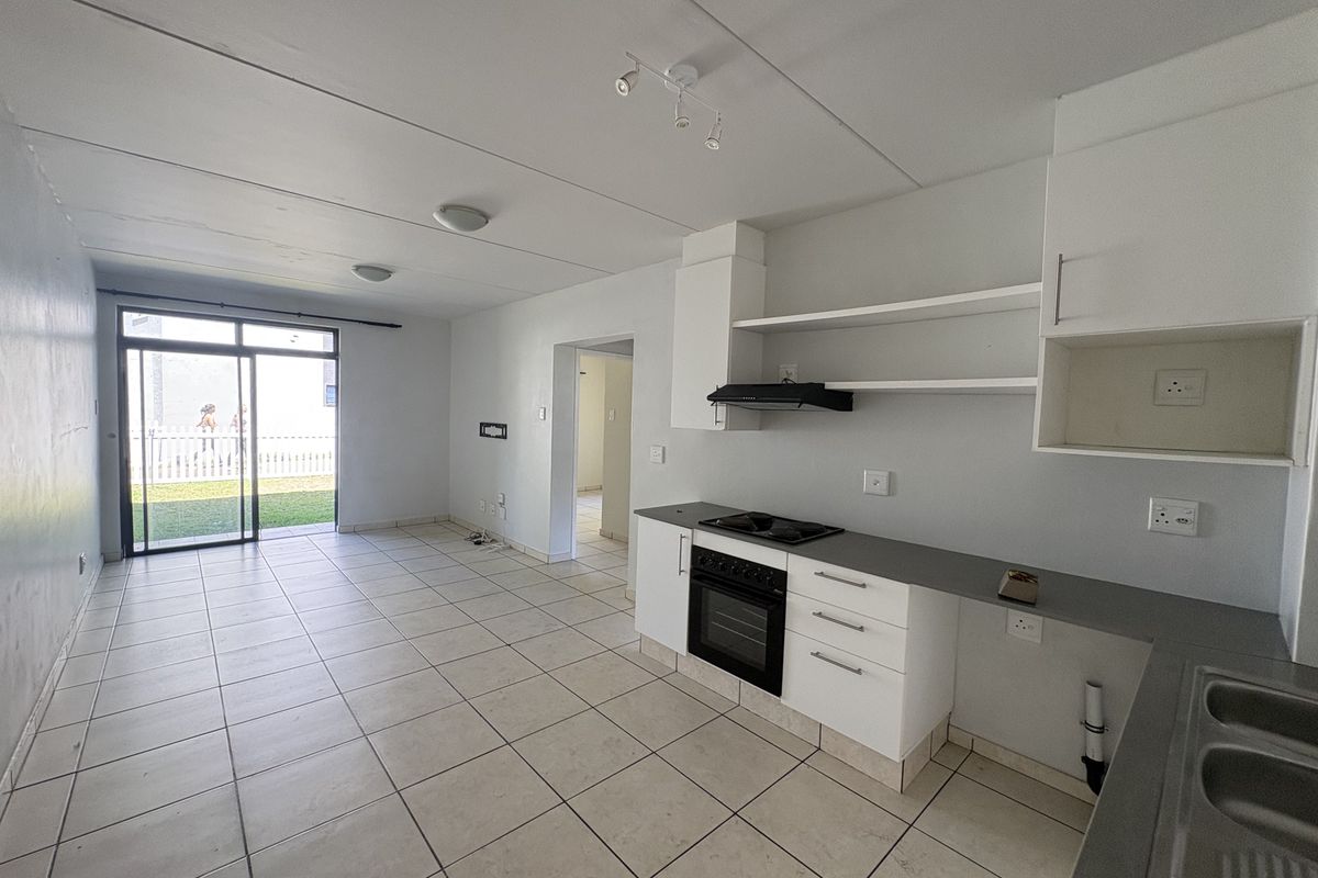 GORGEOUS 2-BEDROOM APARTMENT. - Photo 2