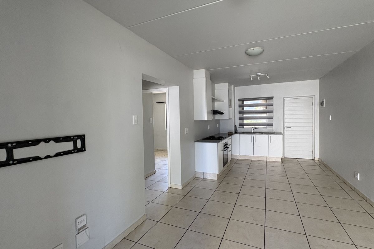 GORGEOUS 2-BEDROOM APARTMENT. - Photo 5