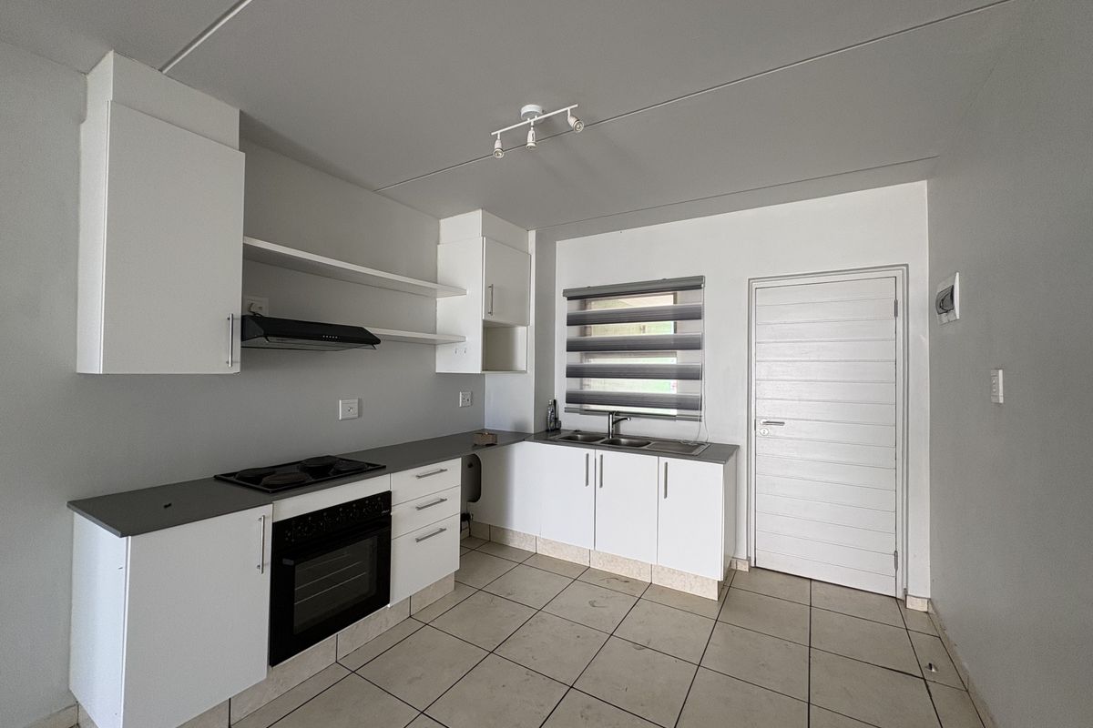 GORGEOUS 2-BEDROOM APARTMENT. - Photo 3