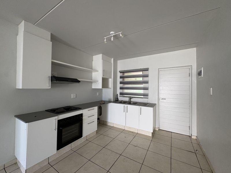 GORGEOUS 2-BEDROOM APARTMENT. - Photo 3