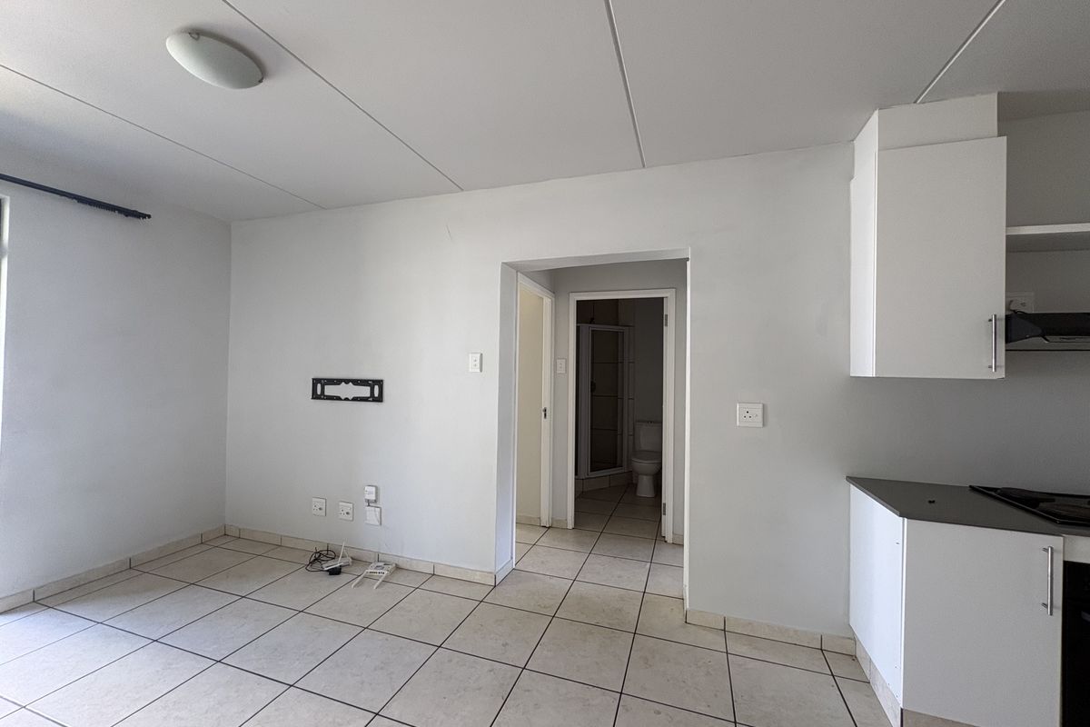 GORGEOUS 2-BEDROOM APARTMENT. - Photo 4