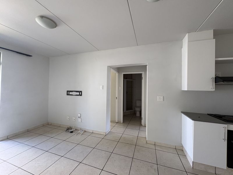 GORGEOUS 2-BEDROOM APARTMENT. - Photo 4