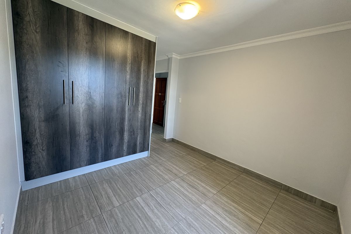 Rare 3 Bedroom 3 Bathroom Apartment in Parklands North - Photo 4