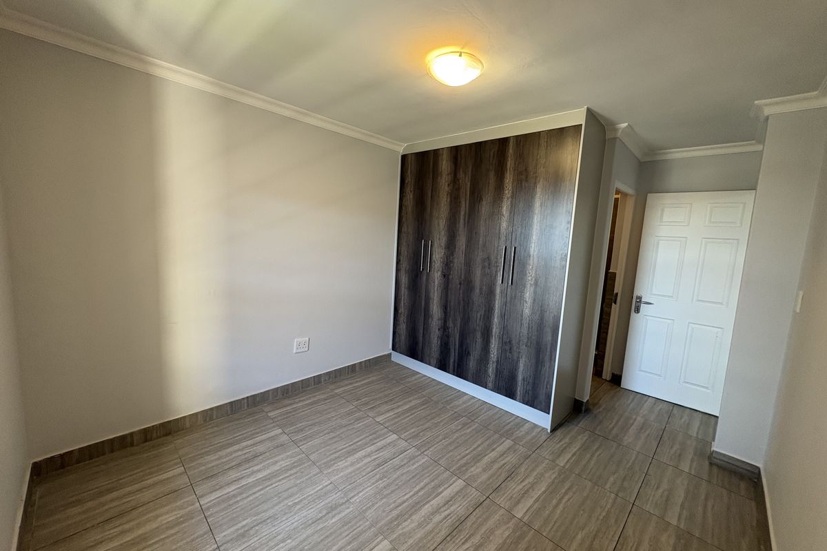 Rare 3 Bedroom 3 Bathroom Apartment in Parklands North - Photo 5