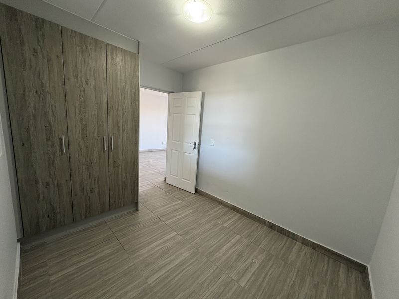 Secure 2 Bedroom first floor Apartment in Parklands North - Photo 7