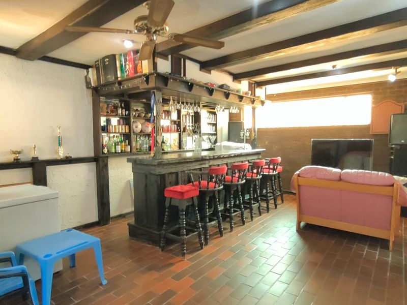 Spacious Family Home with Flatlet and Exceptional Entertainment Features - Photo 10