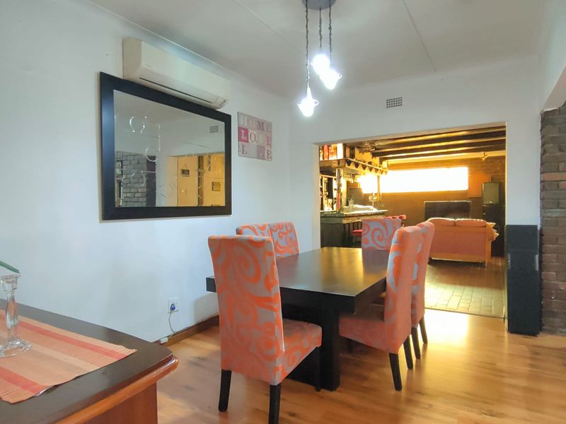 Spacious Family Home with Flatlet and Exceptional Entertainment Features - Photo 9