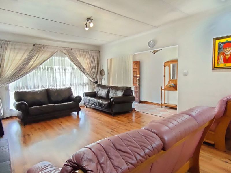Spacious Family Home with Flatlet and Exceptional Entertainment Features - Photo 6