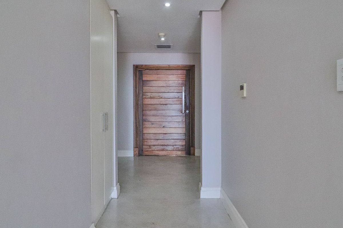 Lovely 2 Bedroom Apartment for sale in Umhlanga with Sea Views. - Photo 3