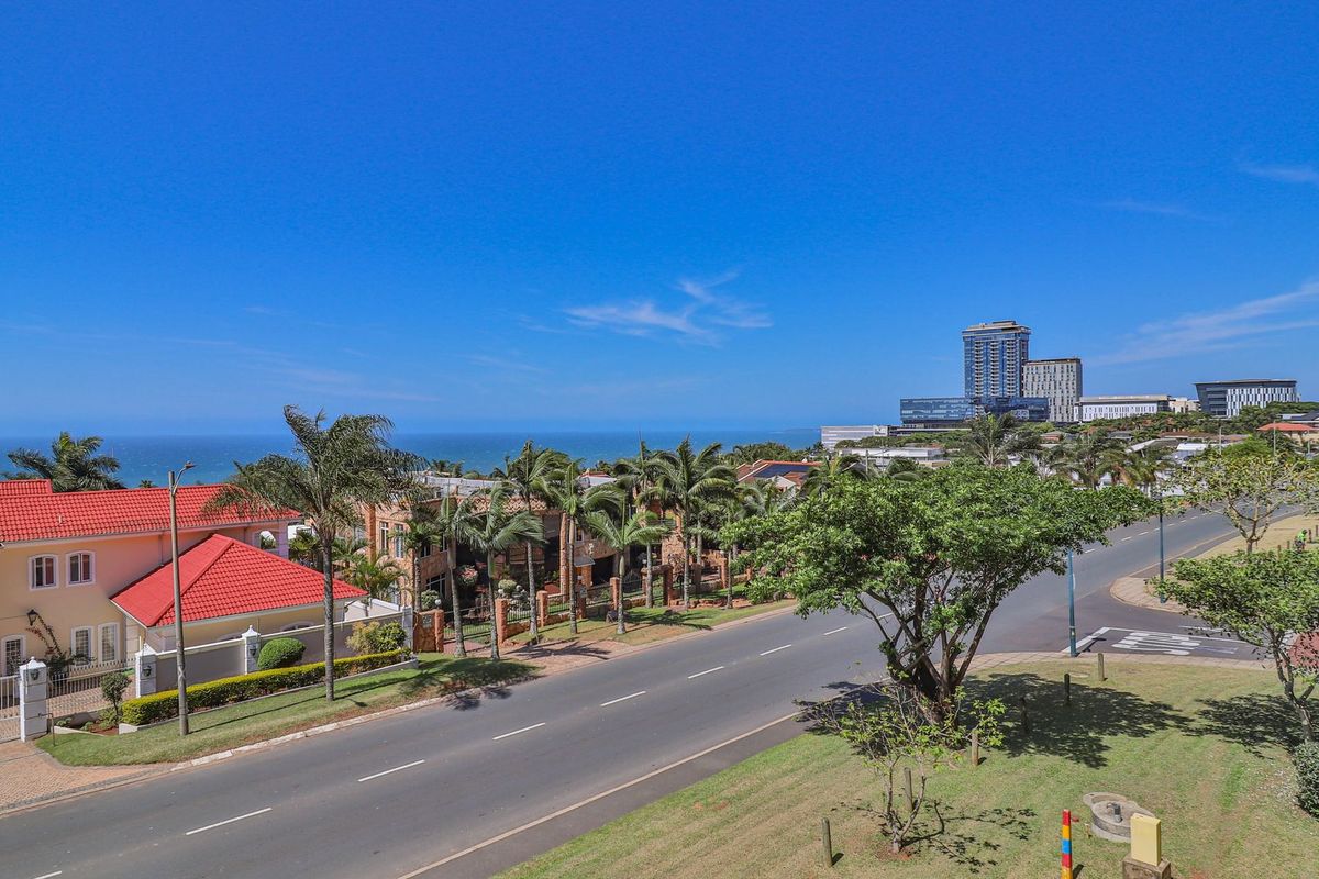 Lovely 2 Bedroom Apartment for sale in Umhlanga with Sea Views. - Photo 2
