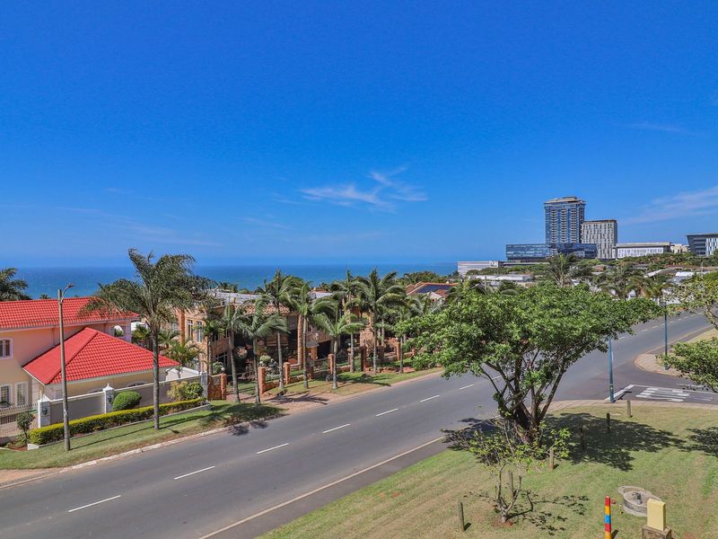 Lovely 2 Bedroom Apartment for sale in Umhlanga with Sea Views. - Photo 2
