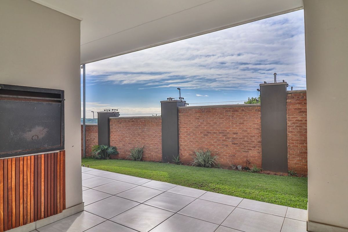 This 3 Bedroom apartment for sale in Izinga Eco Estate. - Photo 2