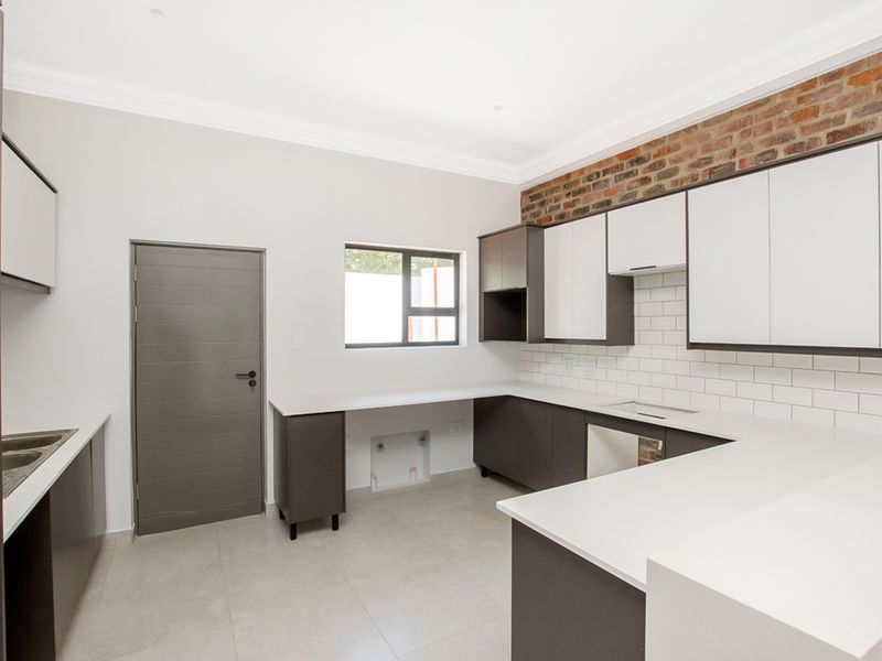 Makarios, Bryanston – Unit 20, beautiful Sunrise, East Facing Unit - Photo 3