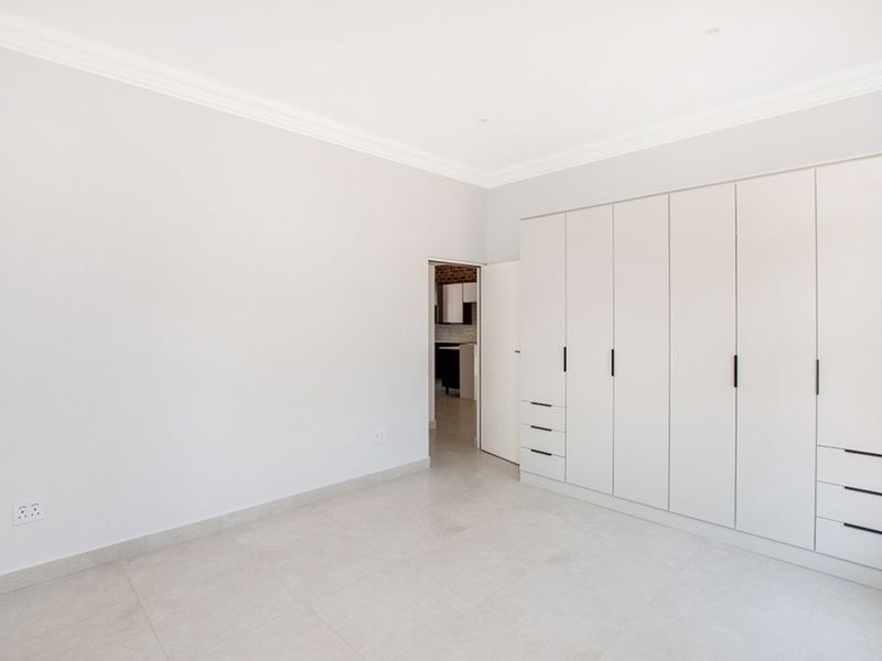 Makarios, Bryanston – Unit 12 - Photo 3