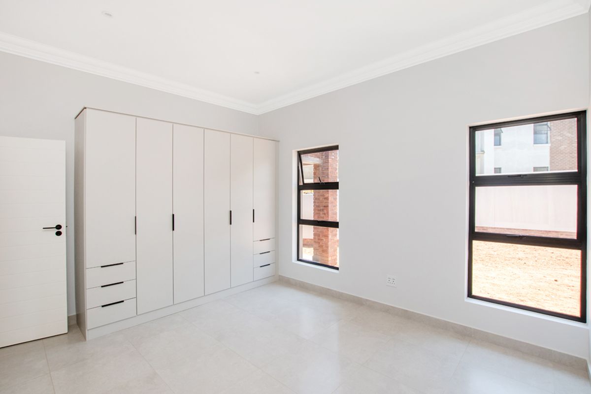 Makarios, Bryanston – Unit 12 - Photo 5