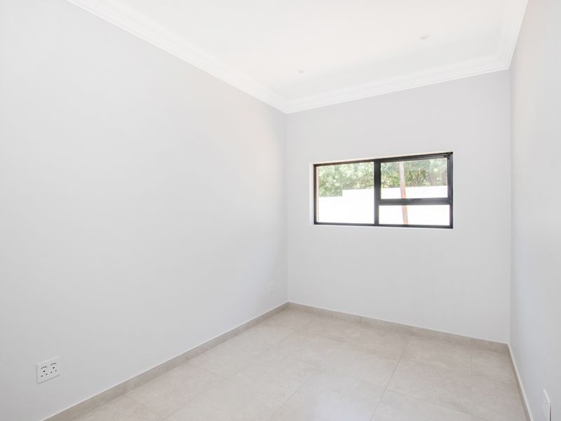 Makarios, Bryanston – Unit 12 - Photo 10