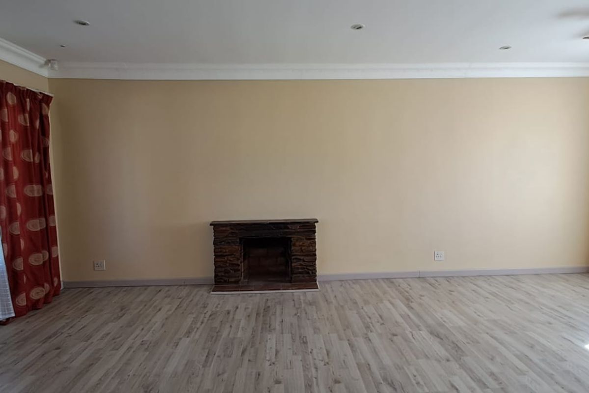 3 BED 1 BATH HOUSE WITH GARAGE FOR SALE - Photo 4