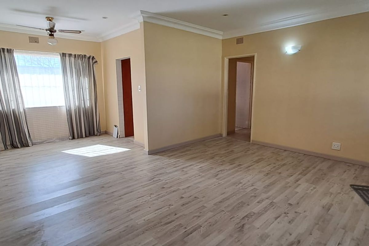 3 BED 1 BATH HOUSE WITH GARAGE FOR SALE - Photo 3