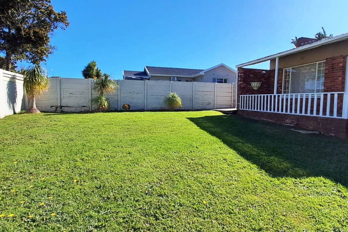 3 BED 1 BATH HOUSE WITH GARAGE FOR SALE - Photo 2