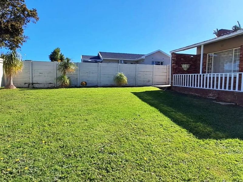 3 BED 1 BATH HOUSE WITH GARAGE FOR SALE - Photo 2